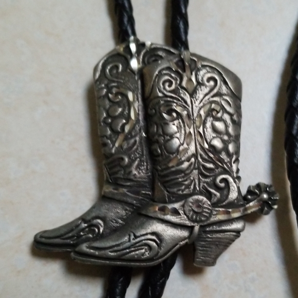 Bolo - Picture 2 of 3